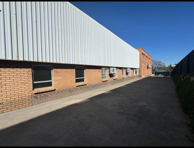 985M² WAREHOUSE TO LET IN LINBRO PARK